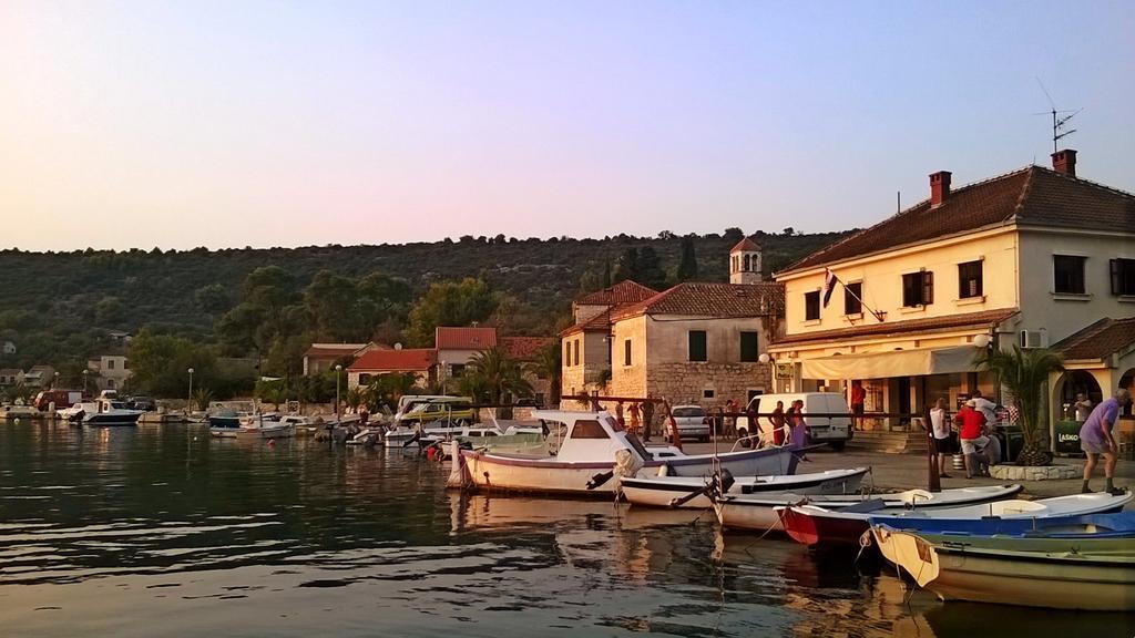 Apartmani Conar Veliki Drvenik Buitenkant foto