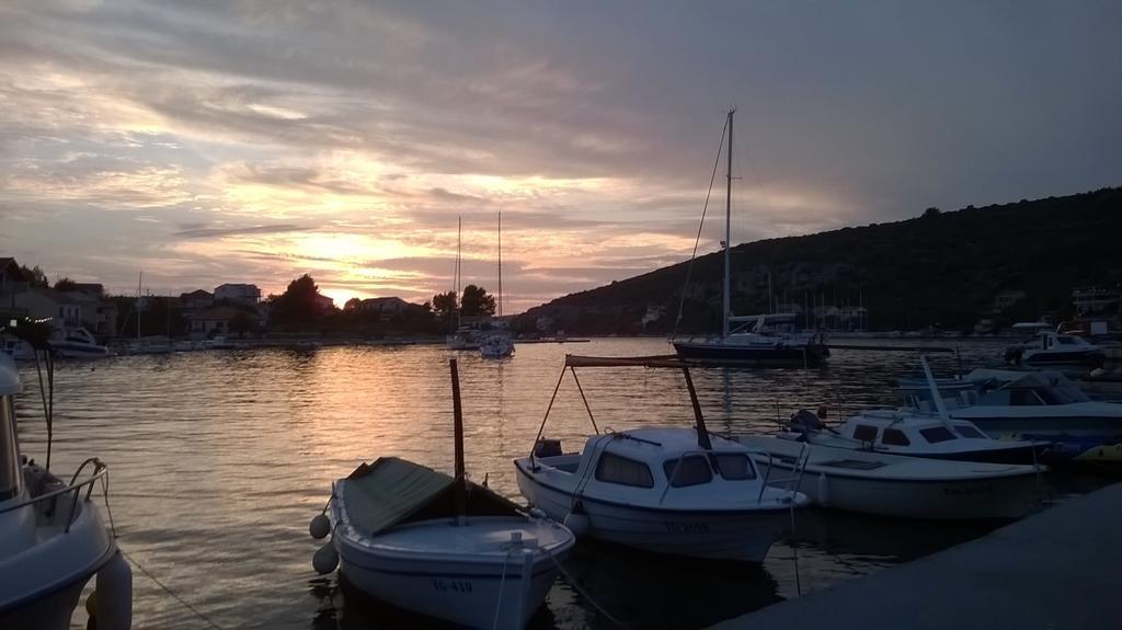 Apartmani Conar Veliki Drvenik Buitenkant foto