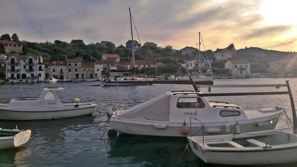 Apartmani Conar Veliki Drvenik Buitenkant foto