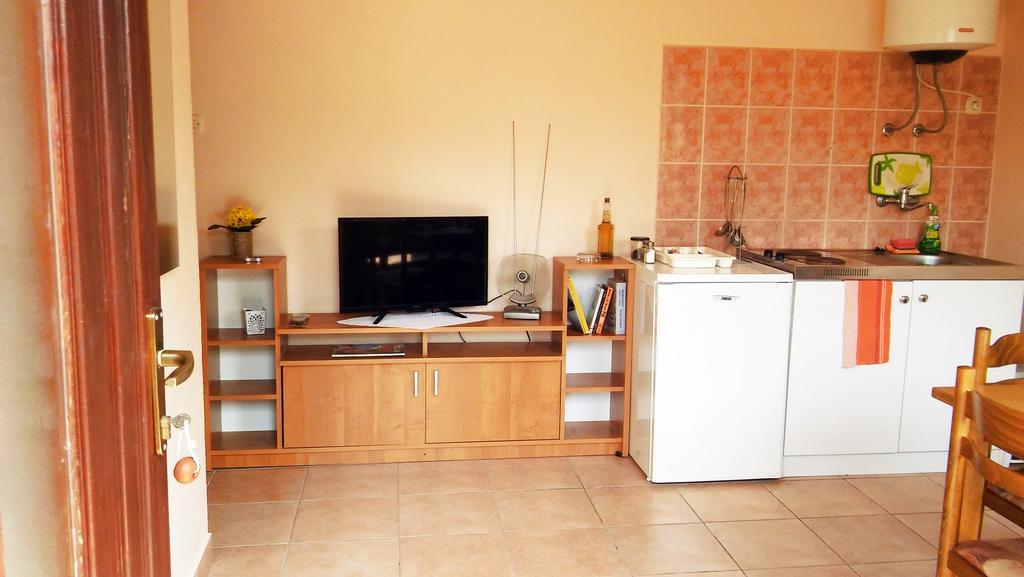 Apartmani Conar Veliki Drvenik Buitenkant foto