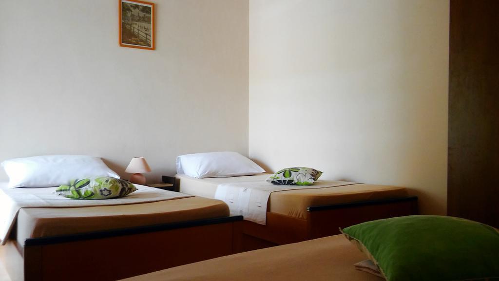 Apartmani Conar Veliki Drvenik Buitenkant foto