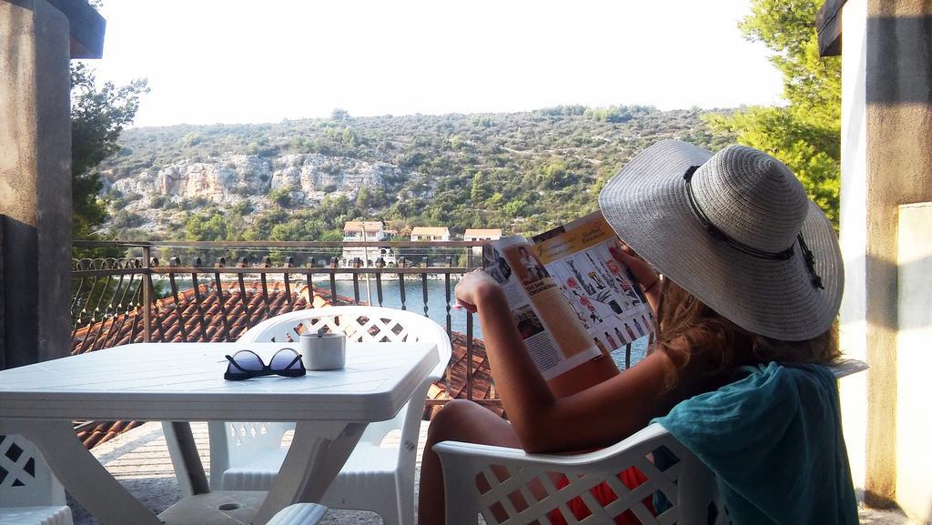 Apartmani Conar Veliki Drvenik Buitenkant foto