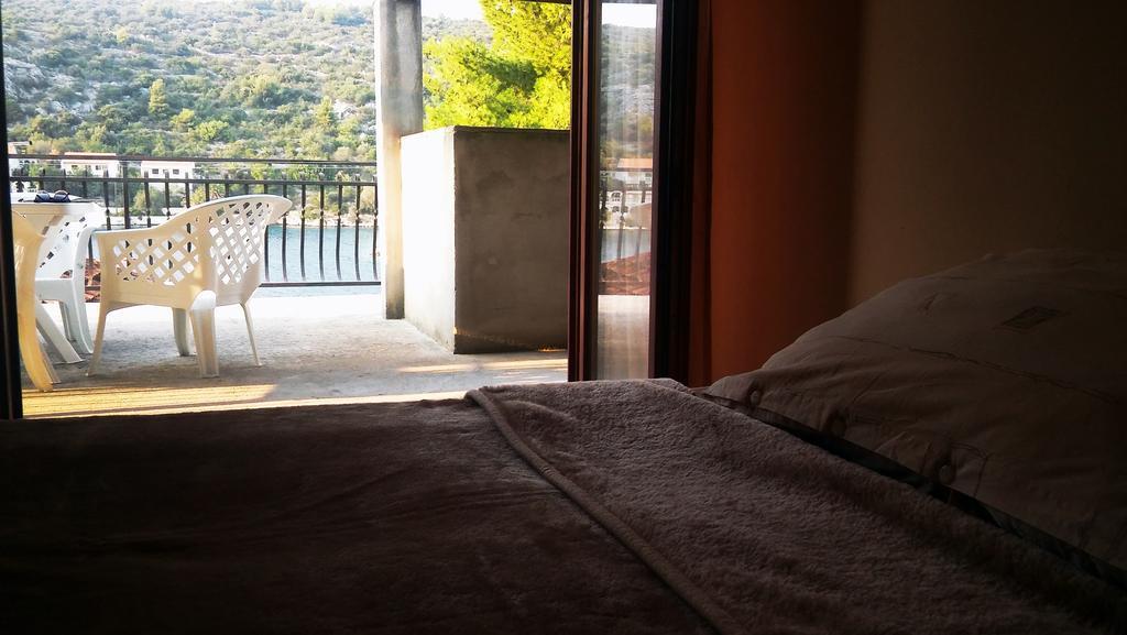 Apartmani Conar Veliki Drvenik Buitenkant foto