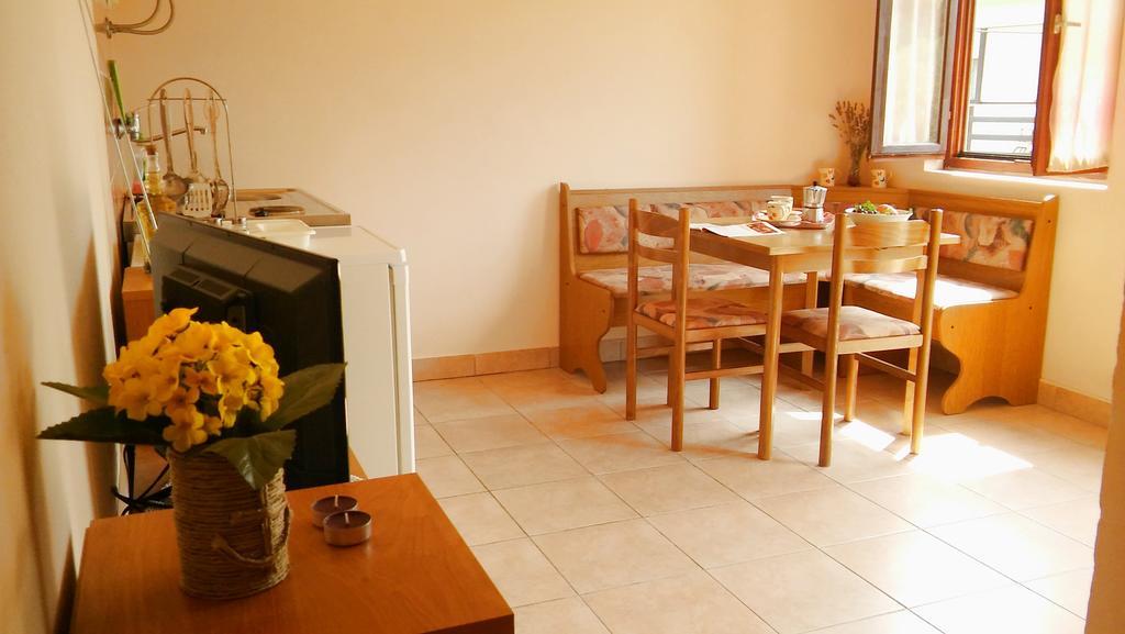 Apartmani Conar Veliki Drvenik Buitenkant foto